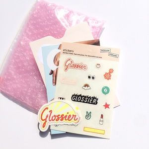 GLOSSIER ✨Stickers & Make up bag ✨